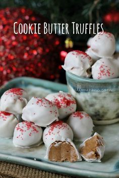 Three Ingredient Cookie Butter Truffles Cookie Butter Truffles, Three Ingredient Cookies, Sugar Foods, Holiday Candy Recipes, Butter Desserts, Biscoff Recipes, 3 Ingredient Cookies, Dessert Truffles, Popular Cookies