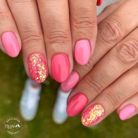 𝗕𝗬 𝗦𝗔𝗥𝗔𝗛 on Instagram: “Summer Inspo 💖🌞💖 Summer colours & glitter combo using gel colours Flo-Mingo & Funtime Frankie with Summer glitter by @magpie_beauty 💖” Summer Nails Summer, Summer Nails 2023, Nails Summer Nails, Fourth Of July Nails, Summer Colours, 4th Of July Nails, Glitter Gel Nails, Gel Nail Colors, July Nails