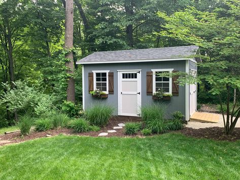 She Shed Landscaping, Shed Landscaping Ideas, Shed Exterior Ideas, Guest House Shed, She Shed Ideas, Sheds Ideas Backyard, Shed Landscaping, Shed Makeover, Shed Decor