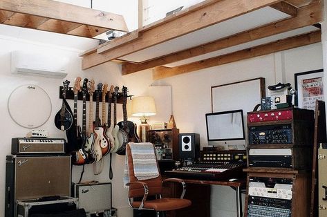 Backyard Music Studio, Recording Studio Decor, Small Recording Studio, Container Studio, Music Room Design, Music Space, Home Recording Studio Setup, Recording Studio Setup, Rehearsal Studios