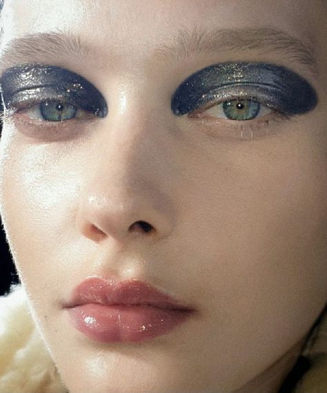 90s Grunge Makeup, Doll Eye Makeup, Ethereal Makeup, Unique Makeup, Eye Makeup Designs, Edgy Makeup, Stage Makeup, Crazy Makeup, Creative Makeup Looks