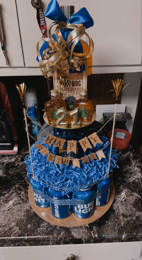 21st Birthday Beer Cake For Guys, 21st Birthday Cake Alcohol, 21st Birthday Gifts For Guys, 21st Birthday Gifts For Boyfriend, 21st Birthday Beer Cake, Diy 21st Birthday Gifts, Boyfriends 21st Birthday, 21st Bday Cake, 21st Birthday Ideas