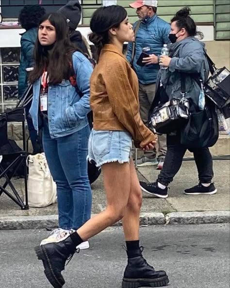 Jenna Ortega On Set, Jenna Ortega, Basic Outfits, On Set, Aesthetic Girl, Favorite Celebrities, Fashion Inspo Outfits, Fashion Beauty, Outfit Inspirations