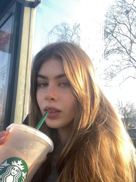 Darkblonde hair aesthetics, starbucks drink, clean girl, that girl aesthetic, modellife Starbucks Girl Aesthetic, Girl Drinking Starbucks, Starbucks Girl, Chocolate Protein Shake, Hair Aesthetics, Drinks Starbucks, Starbucks Aesthetic, Chocolate Protein Shakes, Starbucks Drink