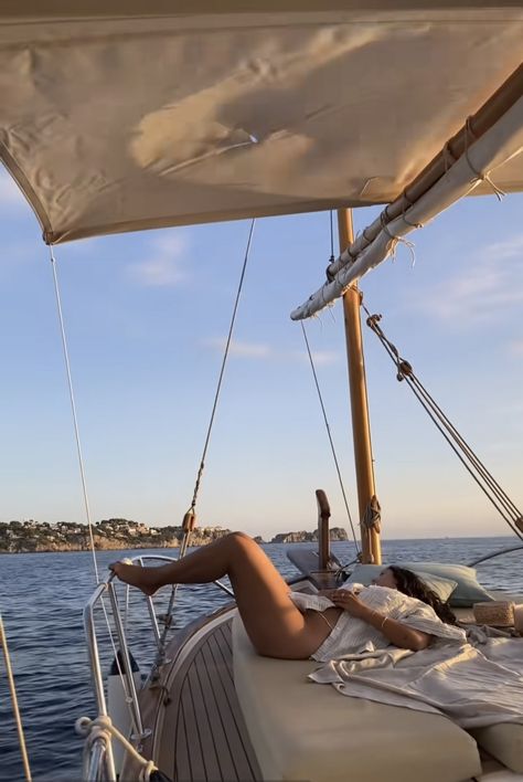 Sailing Aesthetic, Country Club Aesthetic, Lay On, Beautiful Travel Destinations, On A Boat, Paradise On Earth, Majorca, Current Mood, Summer Dream