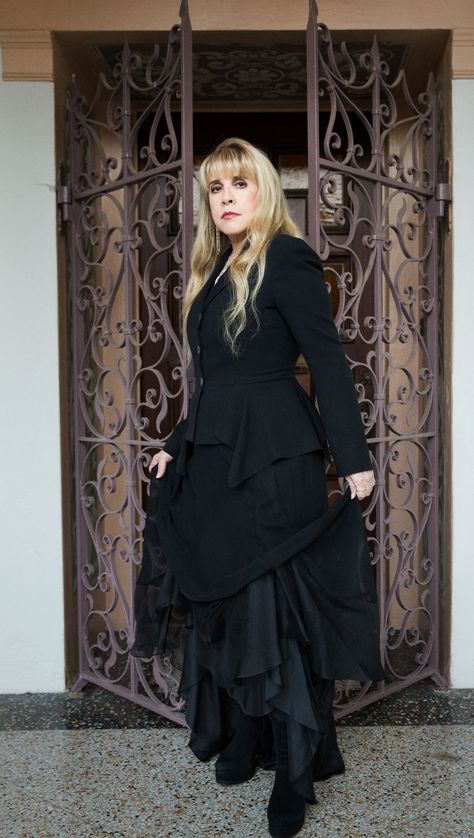 Stevie Nicks on Secret to Fleetwood Mac's Longevity - Rolling Stone Style Rock Chic, Nick Young, Stephanie Lynn, Stevie Nicks Style, Lindsey Buckingham, Stevie Nicks Fleetwood Mac, Rocker Chick, Style Rock, Best Style