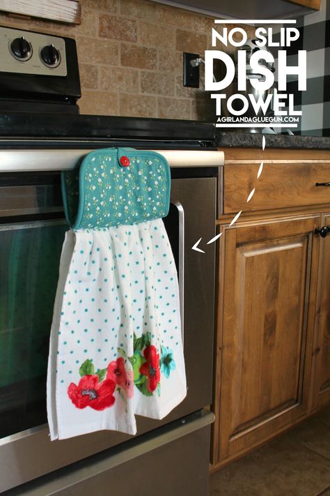 This post may contain affiliate links! My Grandma has been making these no slip dish towels for awhile now –I have a whole collection! She actually crochets some (but that is a skill she hasn’t passed down to her granddaughter…yet)  Anyways…I wanted to show you guys how BRILLIANT they are for awhile…and then the other … Dish Towel Crafts, Kitchen Towels Crafts, Purl Bee, Diy Christmas Garland, Towel Crafts, Kitchen Crafts, Hanging Towels, Crochet For Home, Easy Sewing Projects