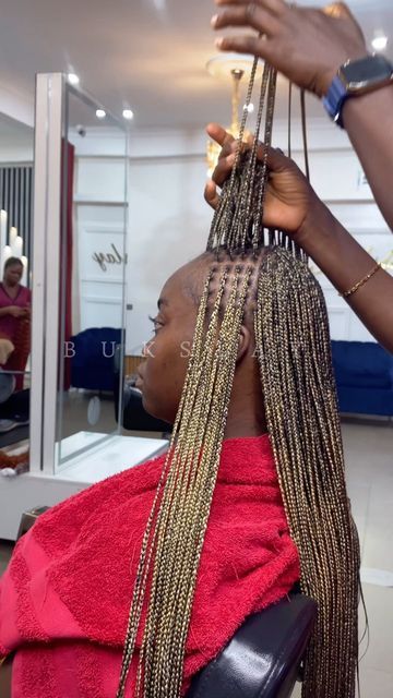 Bukky samuel on Instagram: "10 ROWS KNOTLESS (24”)" Extra Small Knotless Box Braids, Knotless Senegalese Twist, Honey Brown Knotless Braids, Ombré Knotless Braids, Waist Length Knotless Braids, Xs Knotless Braids, Knotless Box Braids, Vacation Hairstyles, Feed In Braids Hairstyles