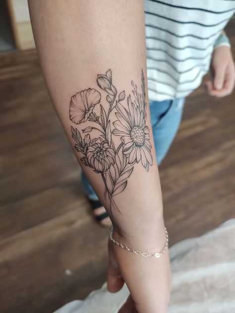 Floral Birth Flower Tattoo, Birth Month Flower Tattoos Sleeve, Birth Flower Tattoo Arm Placement, Aster Flower Tattoo Sleeve, Birth Flower Tattoos Sleeve, Birth Month Flower Tattoos Forearm, Flower Bouquet Tattoo Placement Ideas, Inner Arm Flower Bouquet Tattoo, Flat Lay Birth Flower Tattoo