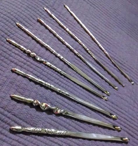 Antique Crochet Hooks, Crochet Hook Storage, Crochet Hook Case, Crochet Tools, Crochet Supplies, Knitting Tools, Crochet Goodies, Crochet Needles, Crochet Gloves