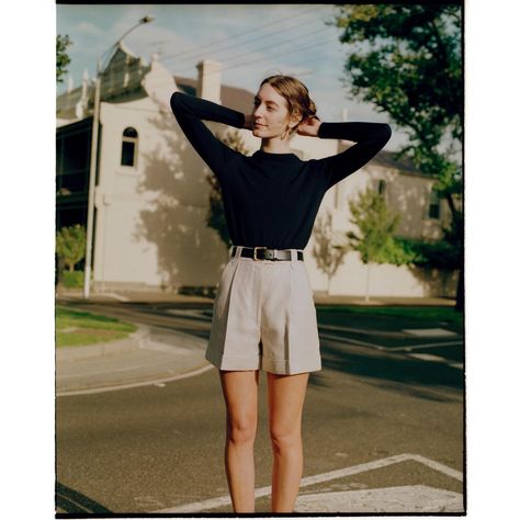 ZOE SHOOT • Instagram Tailored Shorts Outfit, Shorts Outfit, Tailored Shorts, Mode Inspo, 가을 패션, 로고 디자인, Linen Shorts, High Waisted Pants, Short Outfits