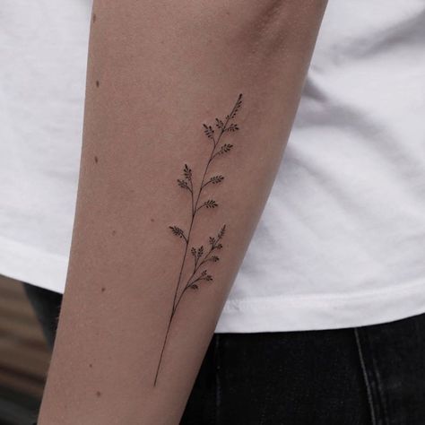 VADERS.DYE on Instagram: “Beautiful grasses. by Ali — @annaleatattoo — Hamburg bookings closed.” Nature Arm Tattoo, Tiny Tattoo Placement Ideas, Grass Tattoo, Dahlia Tattoo, Nature Minimalist, Flower Minimalist, Minimal Tattoos, Tiny Wrist Tattoos, Tattoo Nature