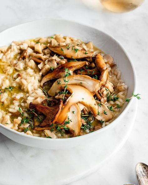 Perfect Wild Mushroom Risotto Recipe - Nourished Kitchen Ground Beef Breakfast, Primavera Recipe, Wild Mushroom Recipes, Easy Risotto, Mushroom Risotto Recipes, Spring Dishes, Risotto Recipe, Gourmet Dinner, Wild Mushroom