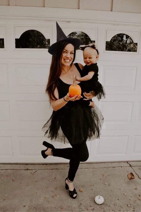 Here’s an easy-peasy last minute Halloween costume idea from clothes you already have! No need to spend money on a costume you’ll wear one time. Take some black leggings, a black tank top, and black heels. That can be the base for SO many costume ideas! In this instance, I added a tutu and witch hat. This could easily become a cat/leopard, spider, greaser girl, etc! Baby Costume Ideas, Baby Witch Costume, Mom And Baby Costumes, Unique Toddler Halloween Costumes, Cat Girl Costume, Rainbow Witch, Greaser Girl, Witch Costume Diy