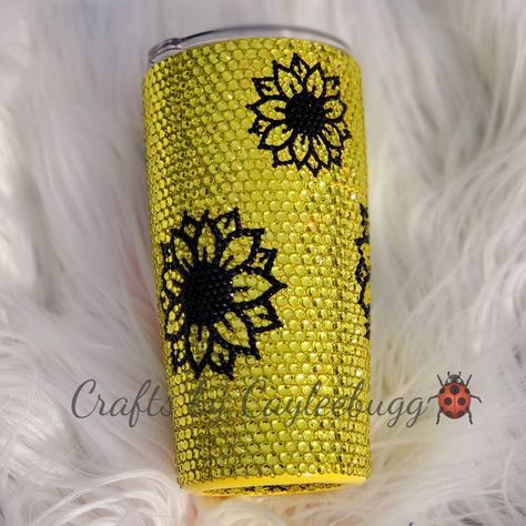 Rhinestone Tumbler Designs Pattern, Halloween Bling Tumbler, Sunflower Rhinestone Tumbler, Bling Tumbler Ideas, Rhinestone Tumbler Cups Diy, Rhinestone Tumbler Ideas, Rhinestone Stuff, Rhinestone Ideas, Bling Cups