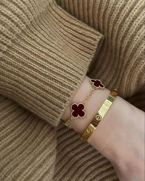 ✨ Elevate your style with our gorgeous Duplica Clover Bracelet. Perfect for adding a touch of elegance to any outfit. Here are three ways to style it: 1️⃣ Wear your Alhambra Clover Bracelet with another Alhambra Clover Bracelet for a bold statement. 2️⃣ Pair it with a watch for a sophisticated and practical look. 3️⃣ Combine it with a Love Bracelet for a stylish and layered effect. Which look is your favorite? Let us know in the comments! 💬 Shop now and enjoy 20% off no code needed. Link i... Bracelet Layering Ideas, Silver Payal, Cartier Gold, Bracelet Layering, Clover Bracelet, Claret Red, Red Bracelets, Love Bracelet, No Code