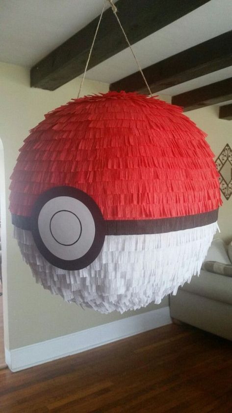 Pokemon Pinata, Pokemon Balloons, Pokemon Party Decorations, Pokemon Themed Party, Pokemon Decor, Pokemon Birthday Cake, Pokemon Diy, Piñata Ideas, Pokemon Birthday Party