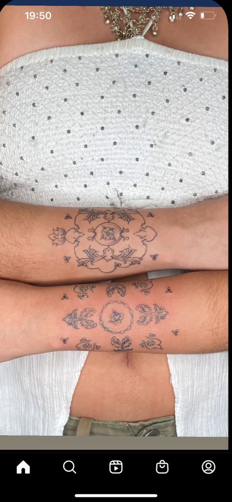 Tat Placement, Lil Tattoos, Illusion Tattoo, Pixel Tattoo, Cool Tattoos For Girls, Illusion Tattoos, Optical Illusion Tattoos, Optical Illusion Tattoo, Arm Band Tattoo