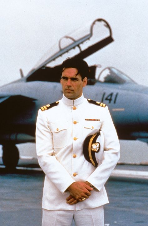 JAG - Promo Business Man Photography, David James Elliott, Patriotic Pictures, Drama Tv Series, Novel Characters, David James, Man Photography, Grad Photos, Darren Criss