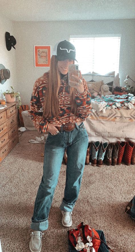 Western Outfits Women Summer, Cowgirl Outfits Halloween, Country Fall Outfits, Cowgirl Outfits For Women, Punchy Outfits, Cute Western Outfits, Western Girl Outfits, Botas Western, Cinch Jeans