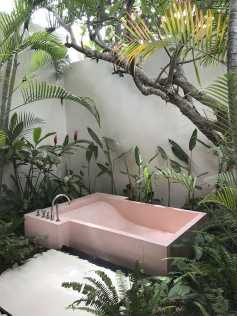 Outside Bathtub Ideas, Tile Bathtub Ideas, Backyard Bathtub, Terrazzo Bathtub, Photoshoot Bathtub, Bathtub Garden, Bathtub Jacuzzi, Bathtub Pool, Tile Bathtub