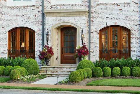 Castle Homes portfolio of custom homes in Nashville, Brentwood and Franklin TN. Creative Landscape, Front Lawn, Castle House, Design Exterior, Front Yard Landscaping Design, Exterior Brick, Brick House, Outdoor Ideas, Spanish Style