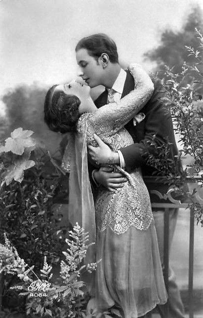 1920's | Jessica | Flickr Couples Vintage, George Sand, Vintage Kiss, Postal Vintage, Portrait Vintage, Vintage Couples, Vintage Romance, Images Vintage, Poses References