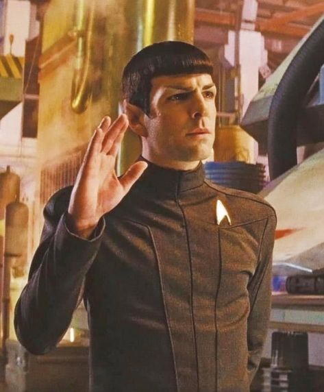 Star Trek Reboot, Film Star Trek, Spock And Kirk, Star Trek 2009, Star Trek Spock, Mr Spock, New Star Trek, Star Trek Tv, Zachary Quinto