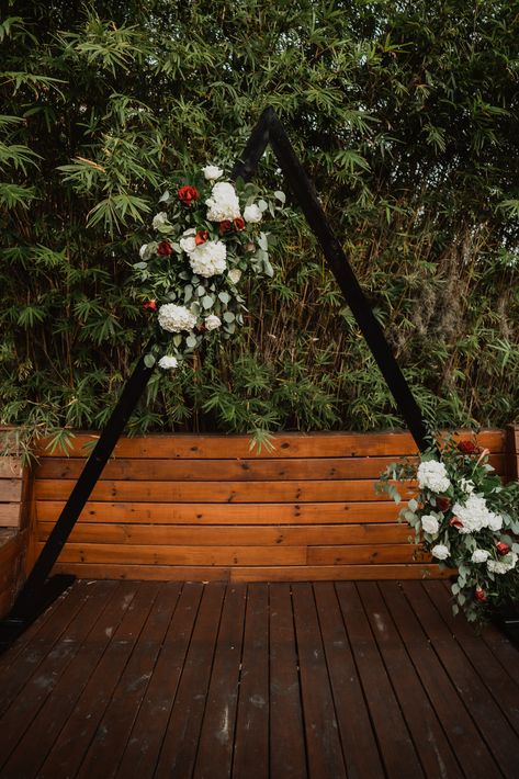 Metal Triangle Wedding Arch, Black Arbor Wedding, Black Wedding Arbor, Black Triangle Wedding Arch, Wedding Arch Industrial, Coffin Archway Wedding, Modern Wedding Arbor, Black Wedding Arch Ideas, Triangle Arbor Wedding