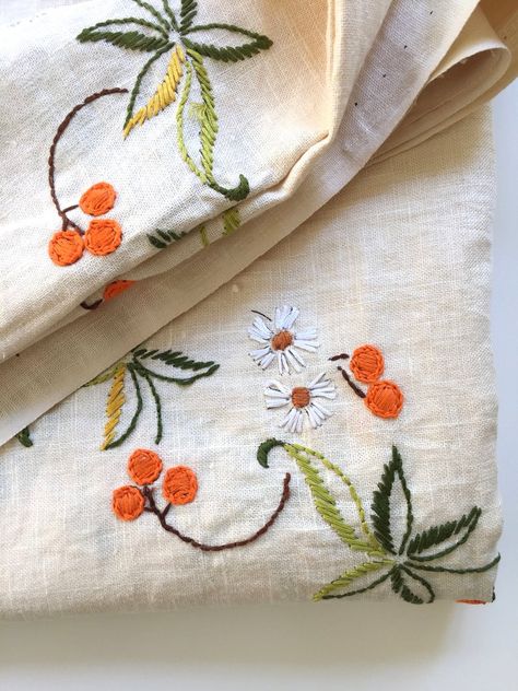 Floral Upholstery Fabric, Reception Outfit, Floral Upholstery, Embroidery Vintage, Floral Tablecloth, Square Tablecloth, Vintage Tablecloths, Needle Work, Happy Colors