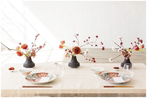 Japanese Wedding Decorations Table Settings, Japanese Table Centerpiece, Japanese Bouquet Flower, Japanese Inspired Wedding Decor, Japanese Wedding Flowers, Japanese Centerpiece Ideas, Japanese Table Decor, Japanese Wedding Aesthetic, Japanese Wedding Table