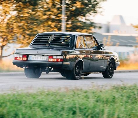 Volvo 242 Gt, Man Tools, Volvo 240, Car Goals, Classic Mercedes, Old School Cars, Car Inspiration, Expedition Vehicle, Tuner Cars