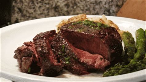 Ina Garten Filet Mignon Oven Recipes Filet Mignon In The Oven, Filet Mignon Oven, Fillet Steak Recipes, Filet Mignon Recipes Grilled, Steak On Stove, Beef Tenderloin Recipes, Cook Steak, Filet Mignon Recipes