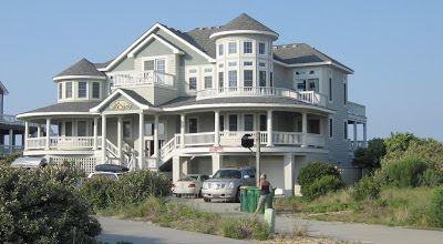 jcookdesign: Southern Shores. Outerbanks 2008 Estilo Outer Banks, Beach Cottage Design, Obx Dr, Victorian Exterior, Dream Interior, Cinderella Castle, Luxury Estate, Romantic Homes, Cottage Design