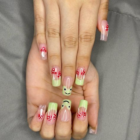 Frog Tips Nails, Frog And Mushroom Acrylic Nails, Frog And Mushroom Nail Art, Frog Design Nails, Fairy Aesthetic Nails Short, Mush Room Nails, Cute Mushroom Nail Designs, Frog Mushroom Nails, Mushroom And Frog Nails