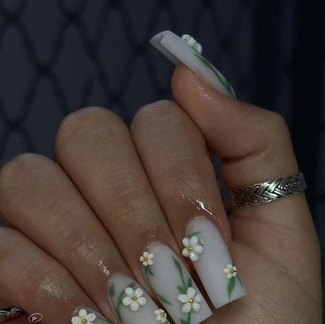 Cynthia Rodriguez ♡︎ on Instagram: "I Wanna see more cute spring nails! 🌿🌸 recreated from @esmesluxurynails  • • • #nails #nailsofinstagram #nailz #nailinspo #nailart #nailtech #acrylicnails #nails4today #nailideas #naildesigns #nailaddict #nailtrends #nailfeed #explorepage #nailexplorepage" Italy Nails, Dragon Claws, Line Nail Designs, Nyc Nails, Quince Invitations, Dark Green Nails, Manicure Nail Designs, Fancy Nails Designs, Cute Spring Nails