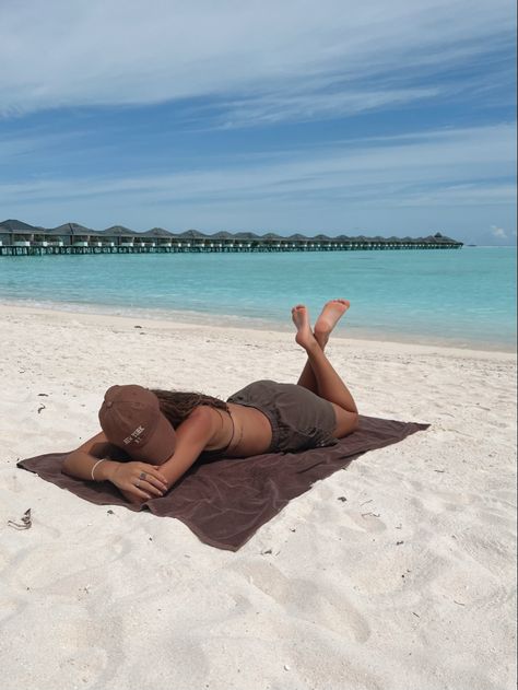 Laying Down Pictures, Beach Pose Ideas, Towel Beach, Beach Poses, Pose Ideas, Reference Photos, Beach Photos, Art Reference Photos, At The Beach