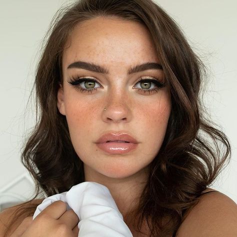 Makeup by Julia Adams. Summer Wedding Makeup, Straight Brows, Wedding Hairstyles And Makeup, Hazel Eye Makeup, Smoky Eyeshadow, Best Wedding Makeup, Braut Make-up, Gorgeous Eyes, Hazel Eyes