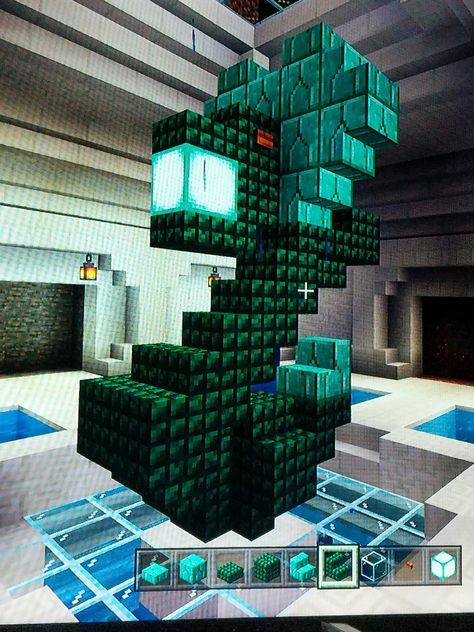 Minecraft statue small snake Minecraft Small Statue Ideas, Minecraft Small Statue, Snake Statue, Mind Craft, Minecraft Statues, Small Snake, Small Snakes, Minecraft Tips, Minecraft Builds