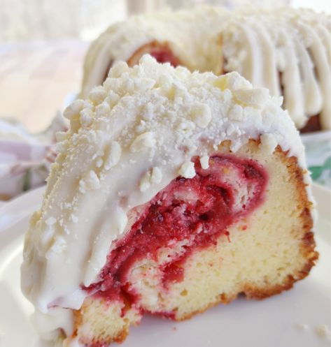 White Chocolate Cherry Cake, Berry Bundt Cake, Berry Pie Filling, White Chocolate Raspberry Cake, South Your Mouth, Easy Cakes, Baked Desserts, Apple Cinnamon Bread, Nothing Bundt