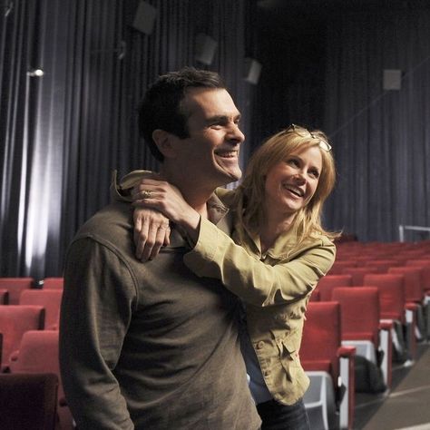 Modern Family Phil, Ty Burrell, Phil Dunphy, Tv Show Couples, Julie Bowen, Real Family, Family Doctors, In Another Life, Woo Young