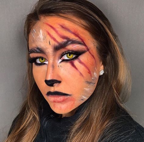 Glam Wolf Makeup, Werewolf Eye Makeup, Wolf Make Up Women Halloween, Werewolf Scratch Makeup, Halloween Makeup Warewolf, Cute Werewolf Makeup, Cat Scratch Makeup, Scary Bear Makeup, Wearwolf Makeup Woman Halloween