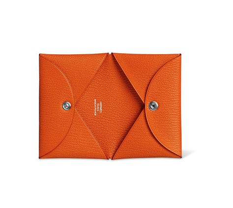 Calvi card holder Hermes Calvi, Wallets Women, Personalized Wallet, Travel Stuff, Leather Bag Women, Leather Gifts, Pen Case, Women Leather, Handbag Shoes