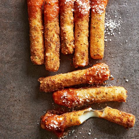 mozzarella-cheese-sticks-RU272384 Mozzarella Bread, Cheese Sticks Recipe, Cheese Dreams, Cheese Bread Sticks, Sausage Bread, Cheese Mozzarella, Mozzarella Cheese Sticks, Bread Sticks, Make Ahead Appetizers