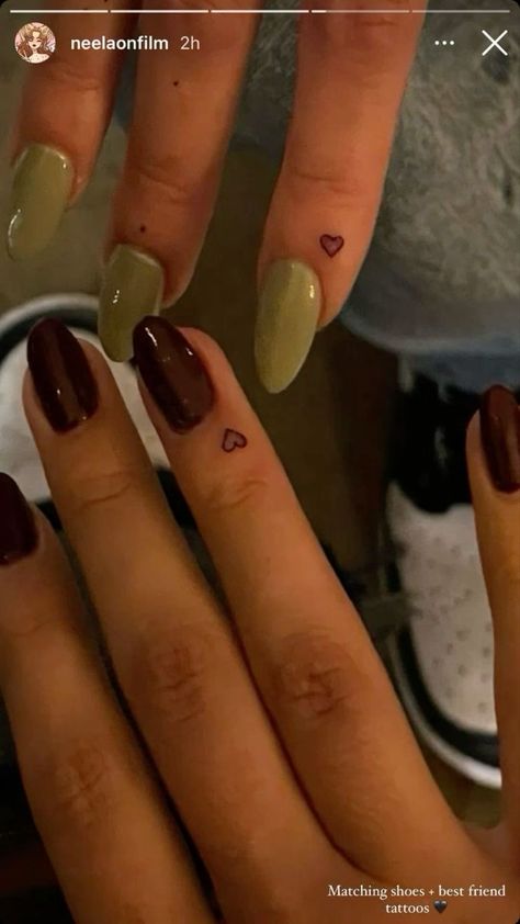 Pretty Friendship Tattoos, Best Friend Duo Tattoos, 4 People Matching Tattoo Ideas, Friends Tv Show Matching Tattoos, Matching Duo Tattoos, Matching Tattoos For Best Friends Finger, Duo Tatoos Ideas, Matching Tattoos For 4 Best Friends, Cute Little Hand Tattoos