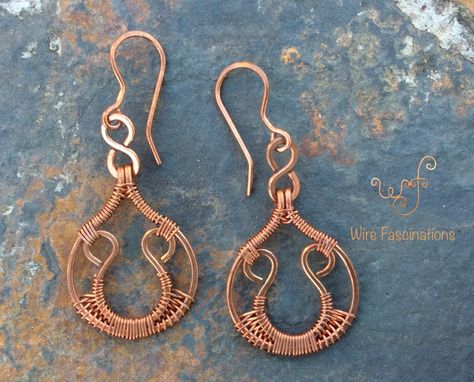 These handmade copper earrings are curving horseshoes wire wrapped inside a teardrop shaped frame. The horseshoe is meant to capture good luck and carry it with you when you wear these earrings. Silver Wedding Jewelry, Silver Jewellery Indian, Jewelry Images, Homemade Jewelry, Wire Work Jewelry, Wire Wrapped Earrings, Work Jewelry, Handmade Copper, Precious Jewelry