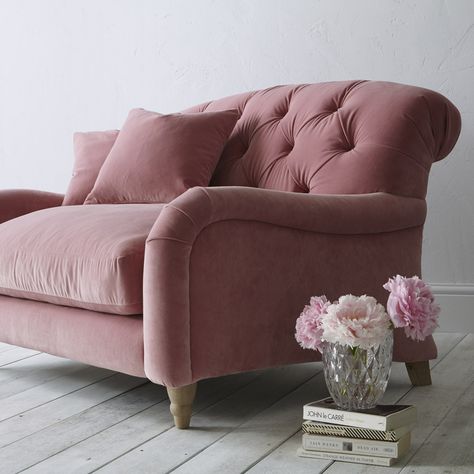 Pink velvet buttoned sofa Loaf Sofa, Pink Sofa, Leather Chairs, Pink Chair, Pink Velvet, Living Room Chairs, Recliner Chair, Leather Sofa, Room Inspo