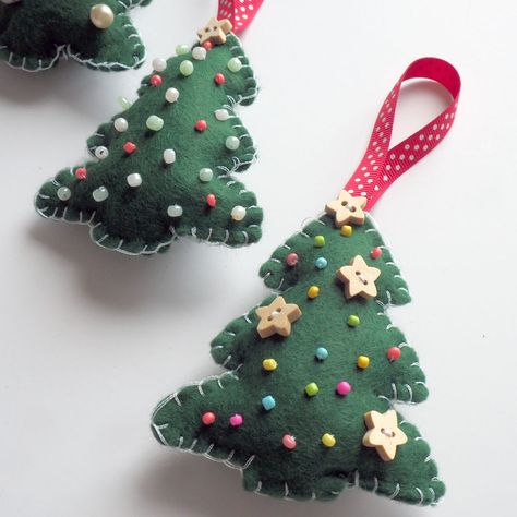 Felt Christmas Tree Ornaments, Diy Felt Christmas, Diy Felt Christmas Ornaments, Diy Felt Christmas Tree, Felt Crafts Christmas, Felt Christmas Decorations, Felt Christmas Tree, Diy Felt, Felt Christmas Ornaments