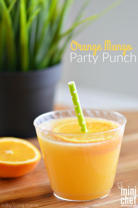 Orange Mango Party Punch: This refreshing orange mango punch is perfect for your next holiday such as Easter or Mother's Day or at your next celebration! Great choice also for a wedding shower or baby shower. It features fruit juices and bubbles but no soda! #MiniChefMondays Green Punch Recipes, Mango Punch, Baby Shower Punch Recipes, Green Punch, Orange Punch, Flavored Lemonade, Alcoholic Punch Recipes, Baby Shower Punch, Easy Punch Recipes