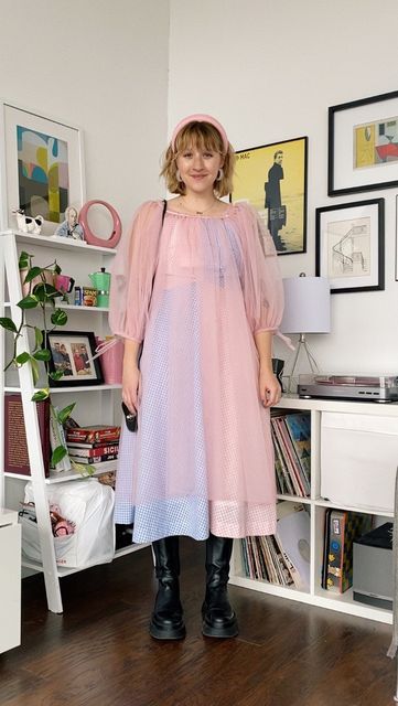 Casual Tulle Dress, Tulle Diy Clothes, Colorful Spring Outfits 2023, Tulle Dress Street Style, Pastel Spring Outfits, Tulle Dress Diy, Gingham Dress Outfit, Sheer Tulle Dress, Thrift Outfits Ideas